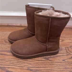 New Ugg classic short boot size 8
